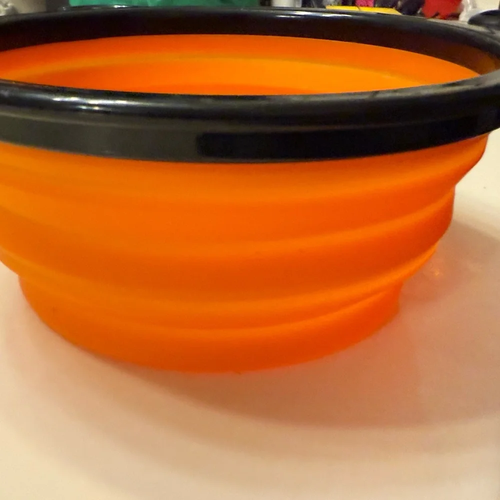 RBX Bright Orange Portable & Collapsible Travel Bowl For Dogs & Cats - Like New!